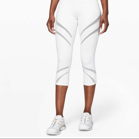 Bundle of TWO! Lululemon 12 white Wunder Under HR Crop 21” Mesh - Picture 5 of 5